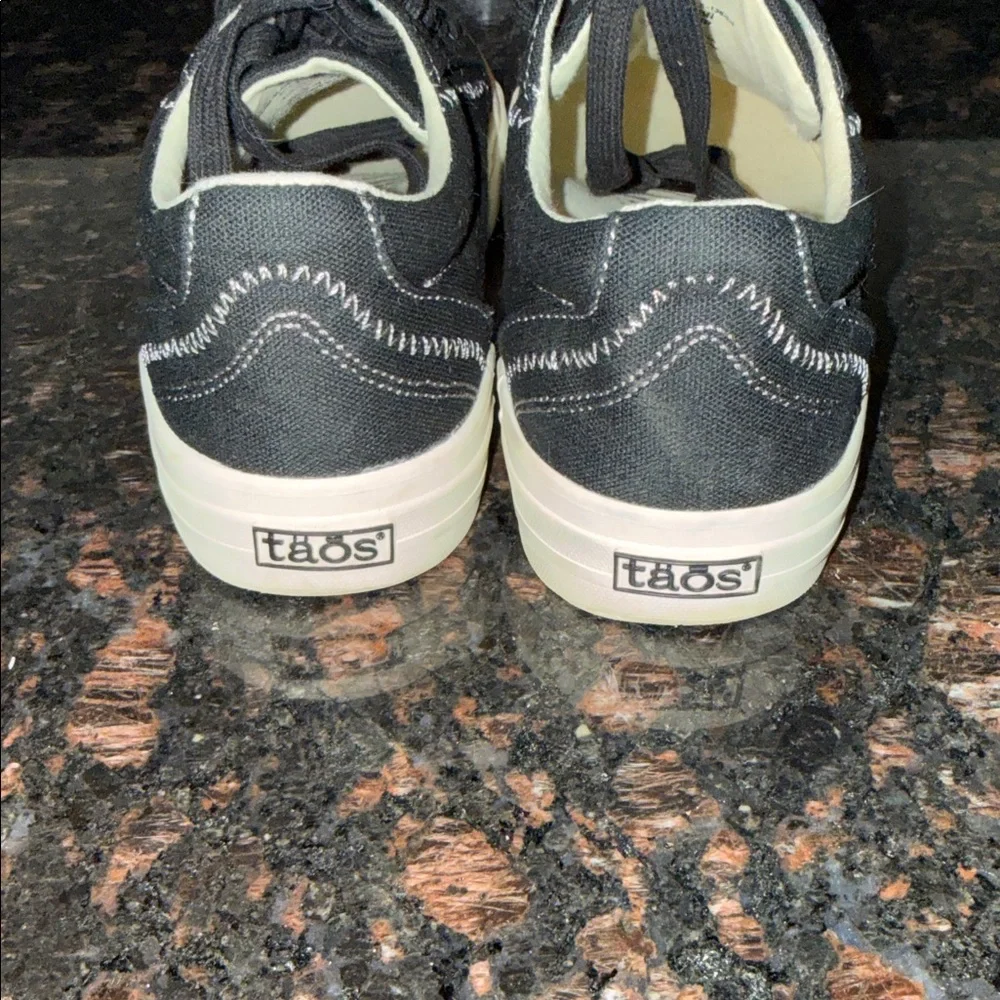 Taos Footwear Black Canvas Low-Top Sneakers with White Sole Size 6.5 - Picture 2 of 4